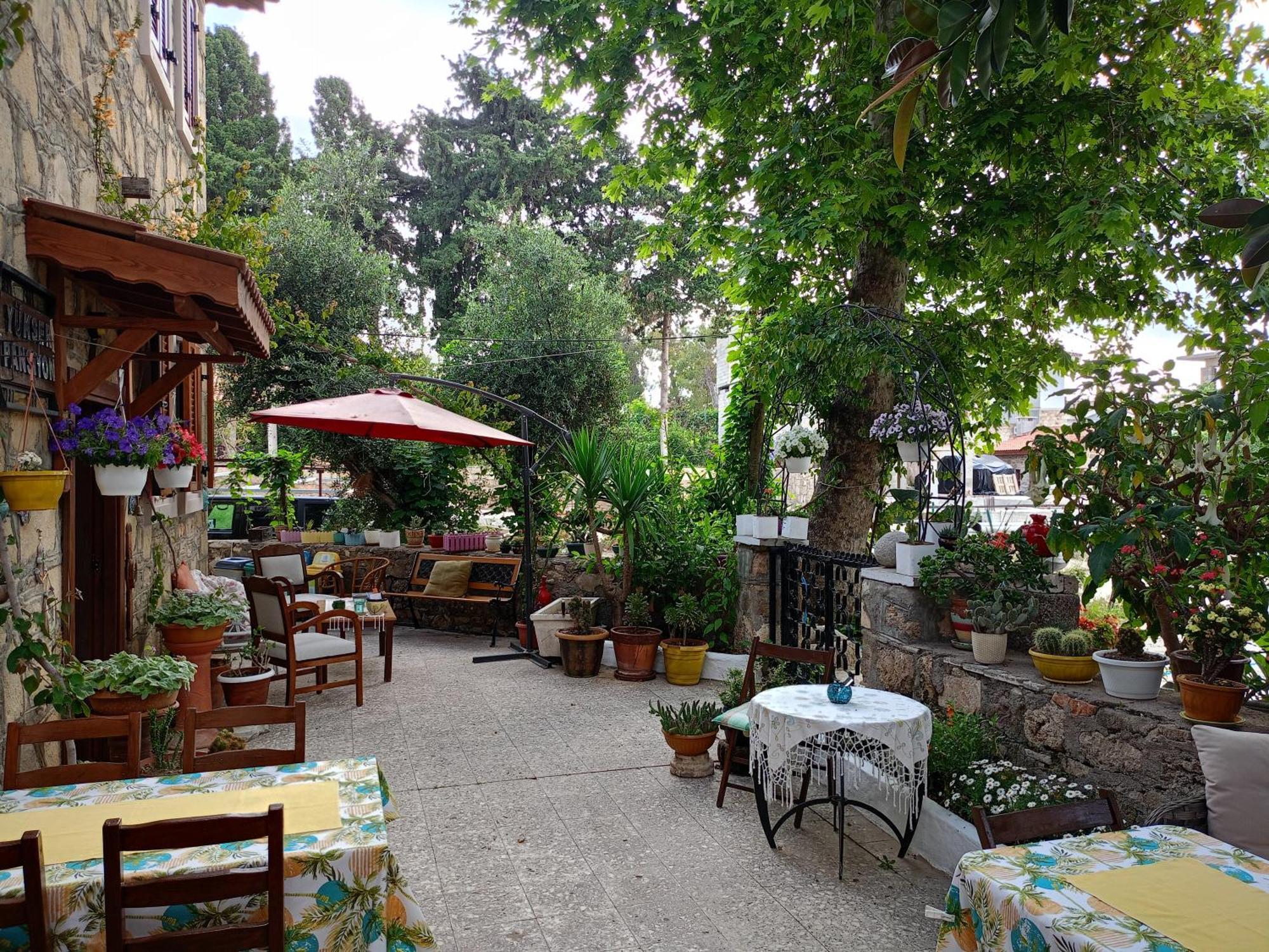 Yuekser Pansiyon Side Exterior foto